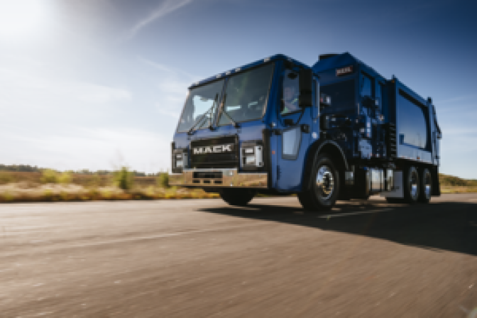 Mack LR blue