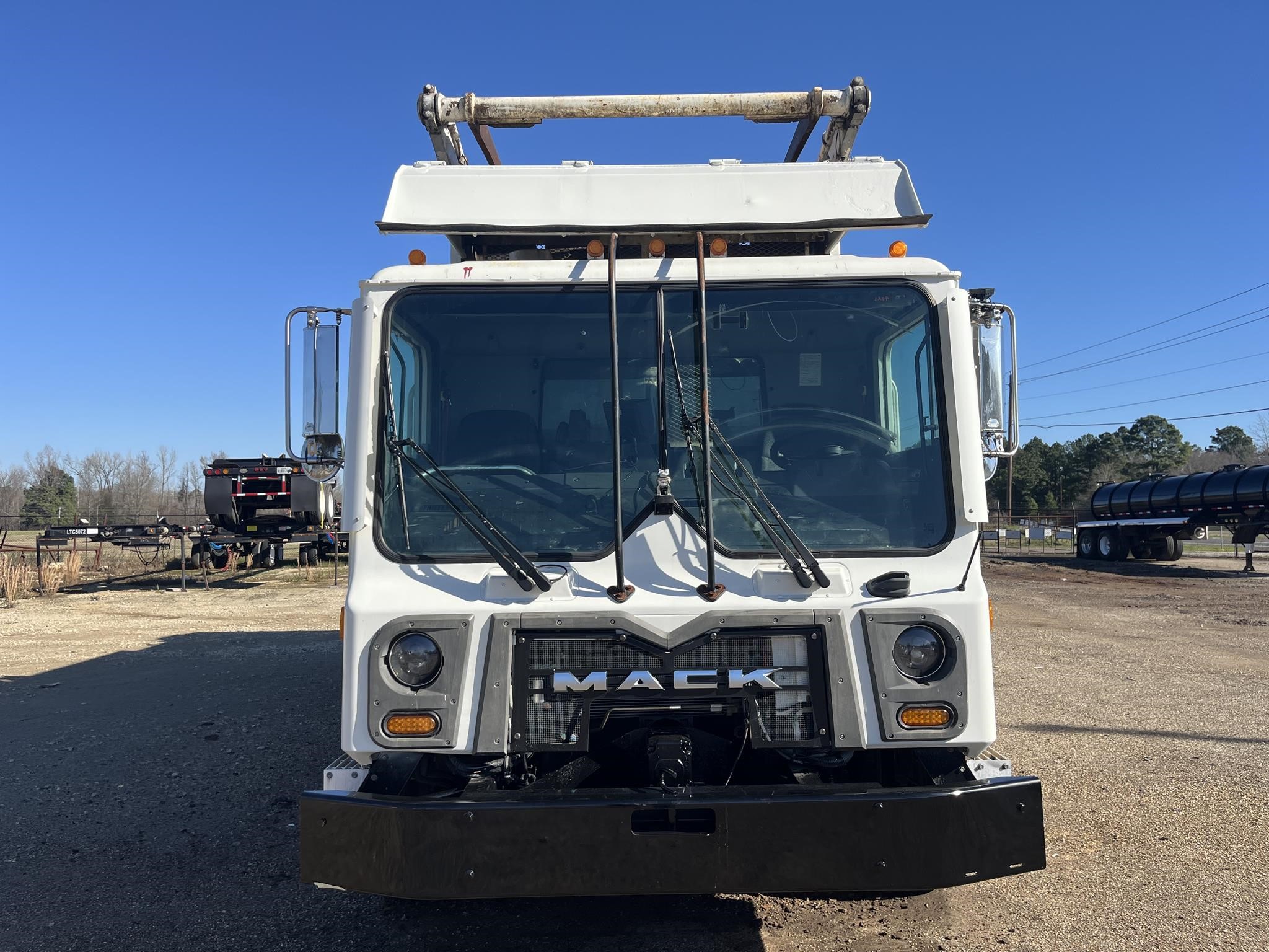 2020 MACK TERRAPRO 64R - image 2 of 5